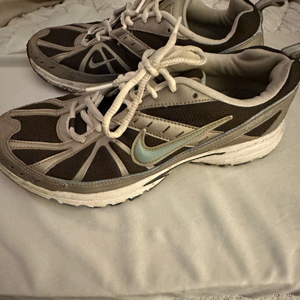 Nike tennis shoes /Womens Size 9 great shape bronze, brown and aqua accents